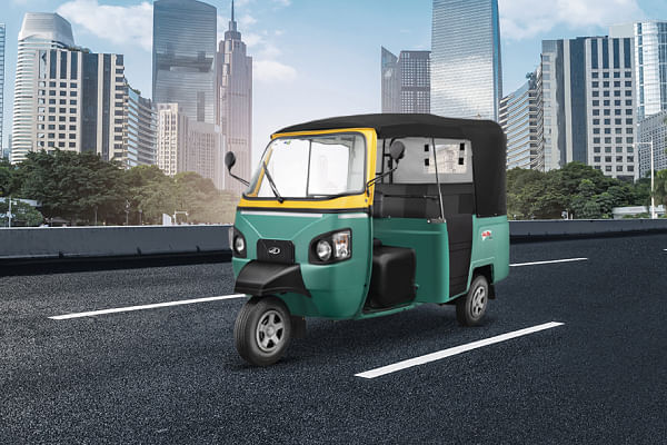 महिंद्रा अल्फा डीएक्स सीएनजी महिंद्रा अल्फा डीएक्स सीएनजी