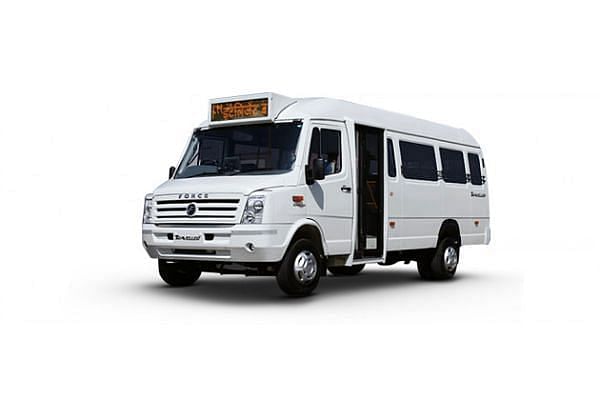 फोर्स ट्रैवेलर स्मार्ट सिटी बस