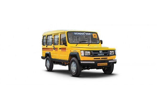फोर्स ट्रैक्स क्रूज़र स्कूल वैन