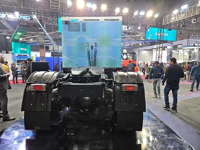 मोंट्रा Rhino 5538 EV