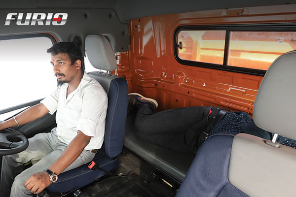 महिंद्रा फ्यूरियो 17