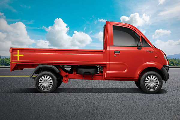 महिंद्रा जीतो महिंद्रा जीतो