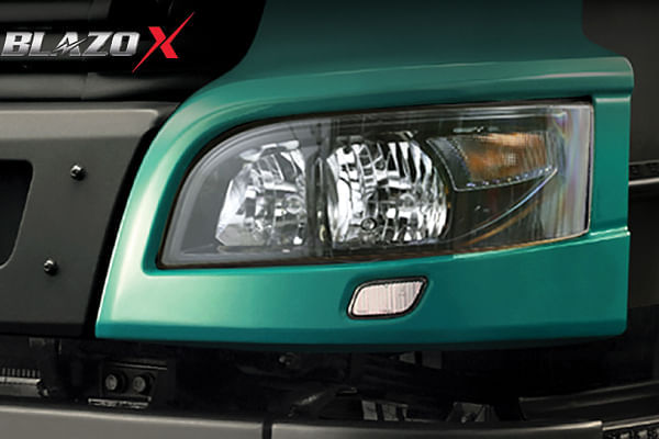 महिंद्रा ब्लाज़ो एक्स ट्रैक्टर ट्रेलर 46 महिंद्रा ब्लाज़ो एक्स ट्रैक्टर ट्रेलर 46