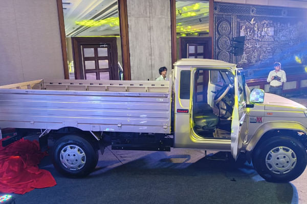 महिंद्रा बोलेरो मैक्सी पिकअप एच डी  महिंद्रा बोलेरो मैक्सी पिकअप एच डी