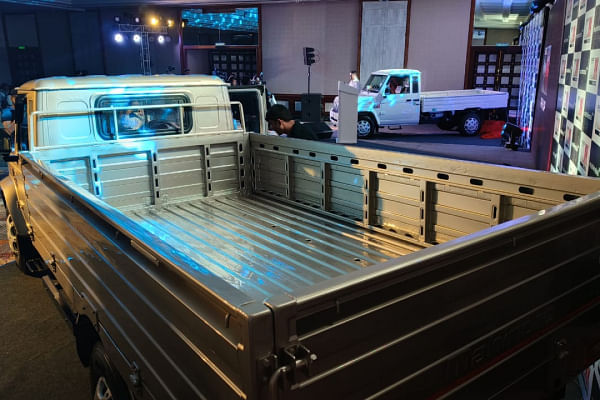 महिंद्रा बोलेरो मैक्सी पिकअप एच डी  महिंद्रा बोलेरो मैक्सी पिकअप एच डी