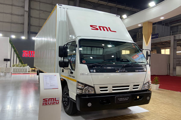 SML Isuzu Smarat GS XT SML Isuzu Smarat GS XT