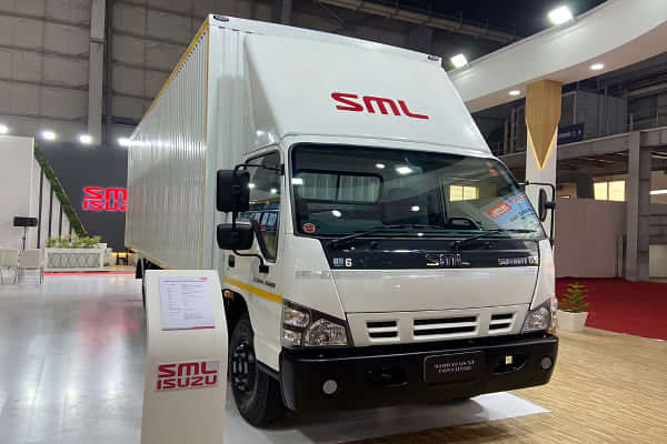 SML Isuzu Smarat GS XT
