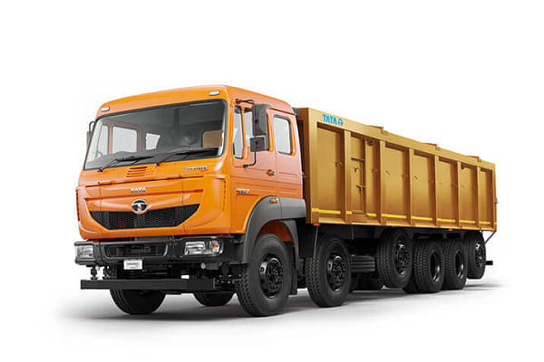 टाटा सिग्ना 4925.टी टाटा सिग्ना 4925.टी