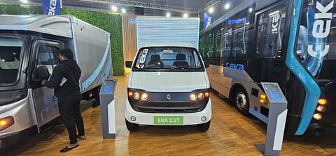 EKA 2.5T Electric Mini Truck Unveiled at Auto Expo 2025: Light Commercial Vehicles