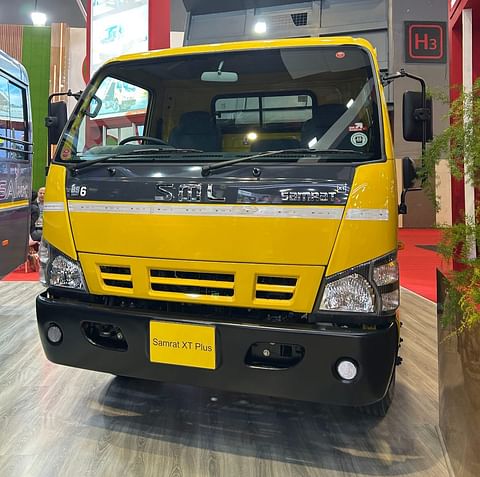 SML ISUZU Samrat XT Plus Tipper Showcased at Auto Expo 2025: Commercial Transport Innovation